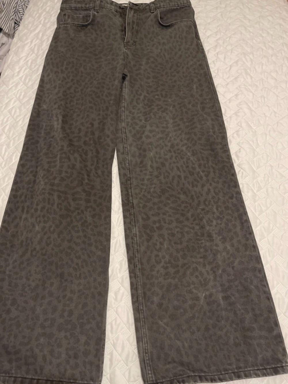 Cotton on supper baggy Jeans in Charcoal Leopard Print